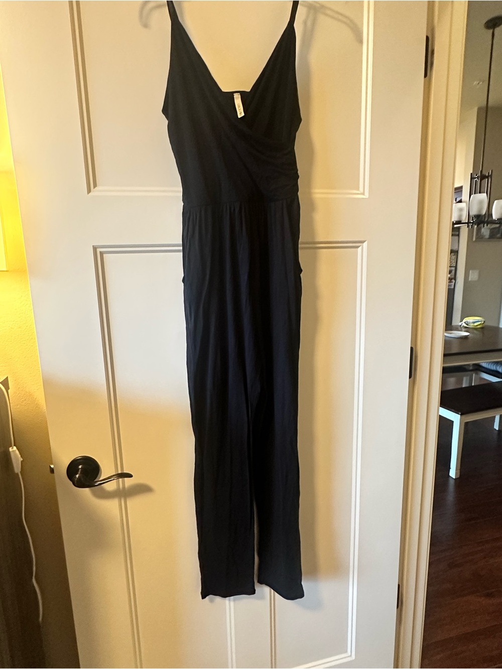 Gilli Black Sleeveless V‑Neck Jumpsuit